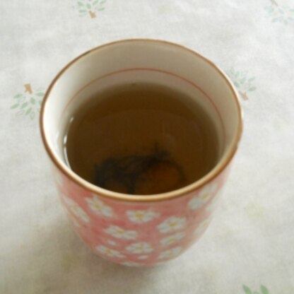 塩こんぶをお茶に入れるのは、私が子どものときから母が食後に飲んでました。それで、このお茶を飲んでいるのは、うちだけかと思ってたのです(^_^;)
よかった～ホッ